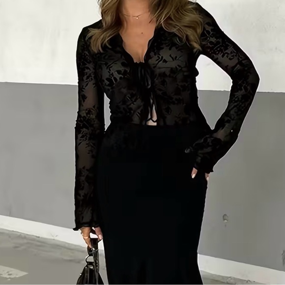 Black Sheer Blouse with Floral Design NWOT - Picture 4 of 8